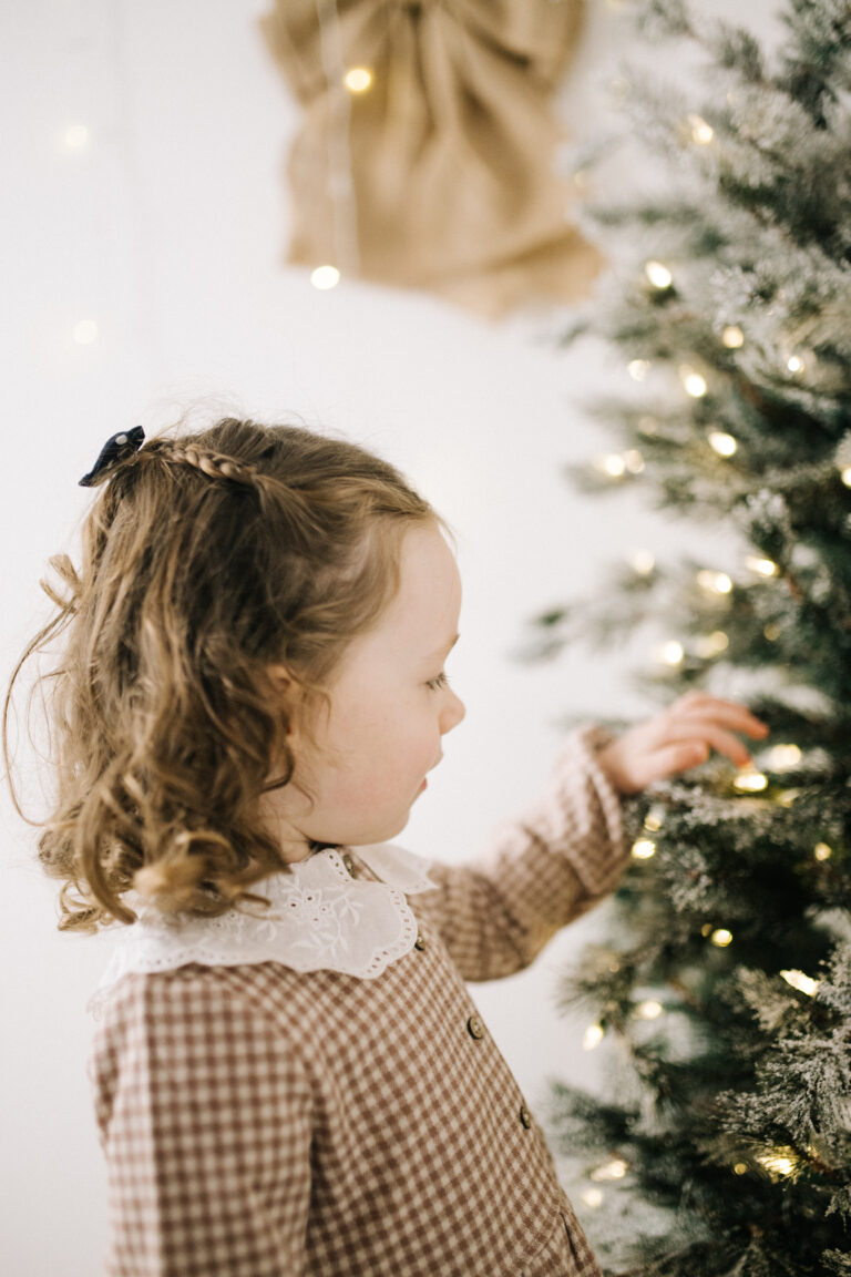 Mini-Séances de Noël : Capturez la Magie des Fêtes, en toute simplicité, avec Elise Rimelin Photographe